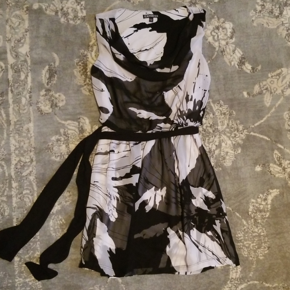 Black and white floral express mini dress xsmall